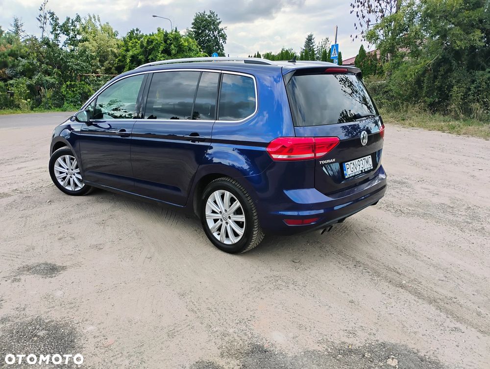 Volkswagen Touran - 11