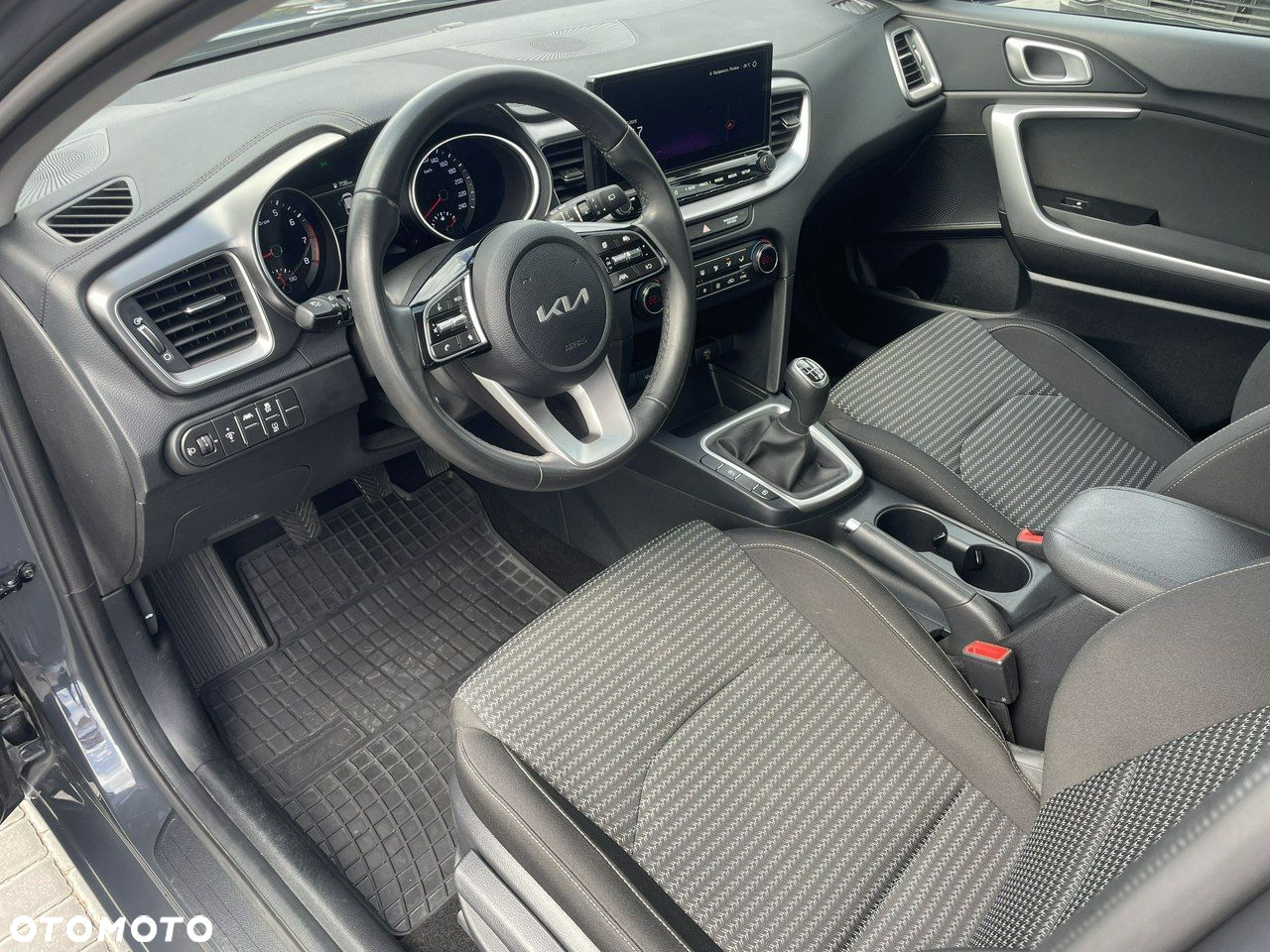 Kia Ceed - 10