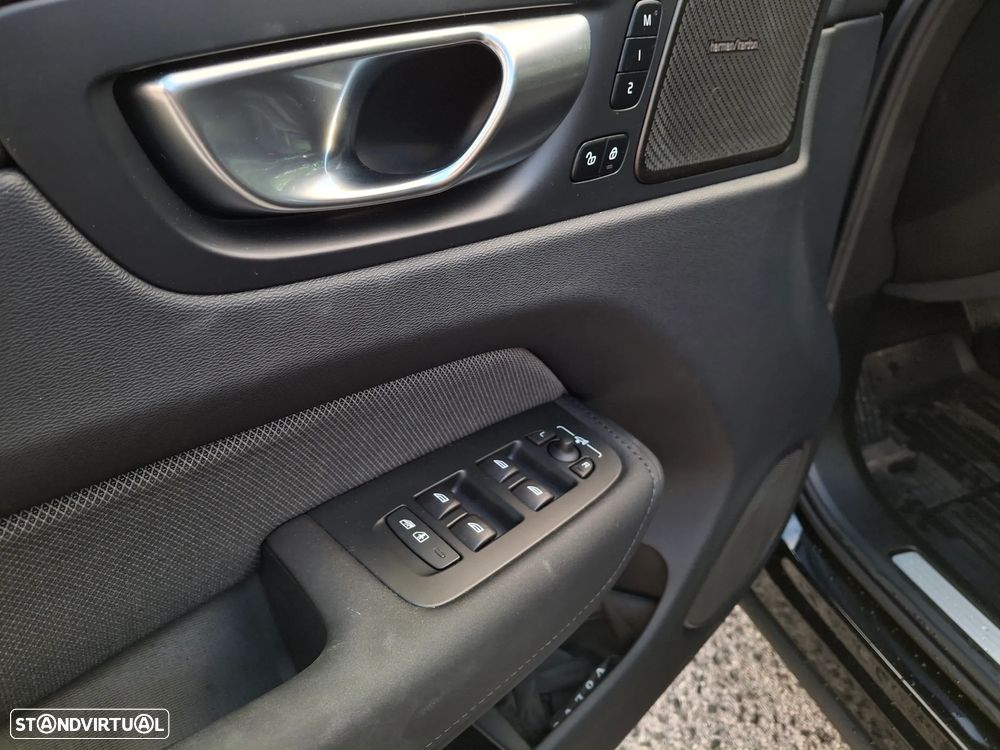 Volvo XC 60 2.0 T6 PHEV Black Edition AWD - 13