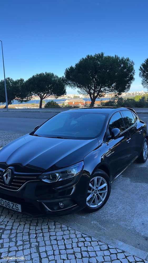 Renault Mégane E-Tech - 2