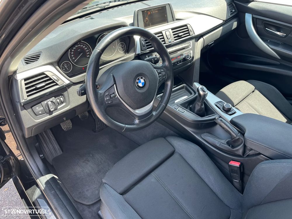 BMW 318 d Line Sport - 11
