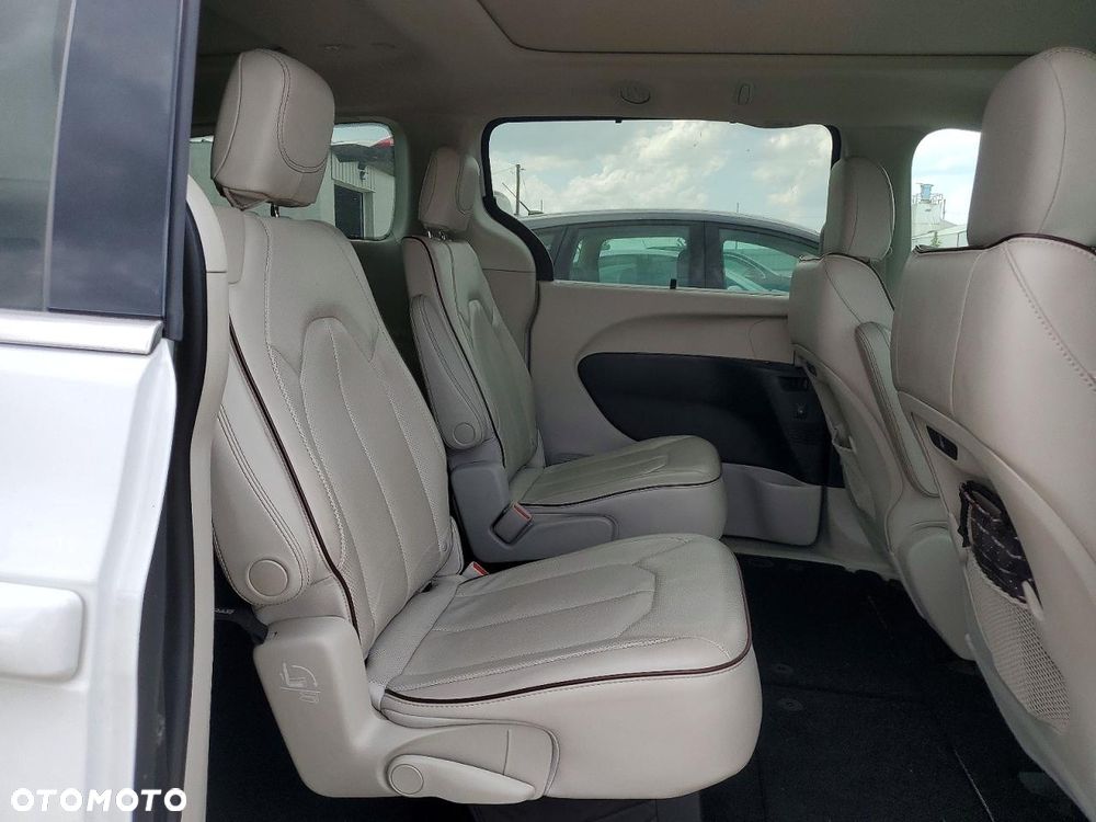 Chrysler Pacifica - 6