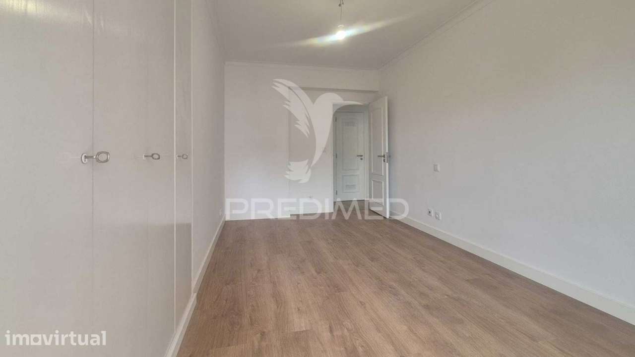 Apartamento T3 totalmente remodelado, situado na prestigiada Estrad... - Grande imagem: 4/27