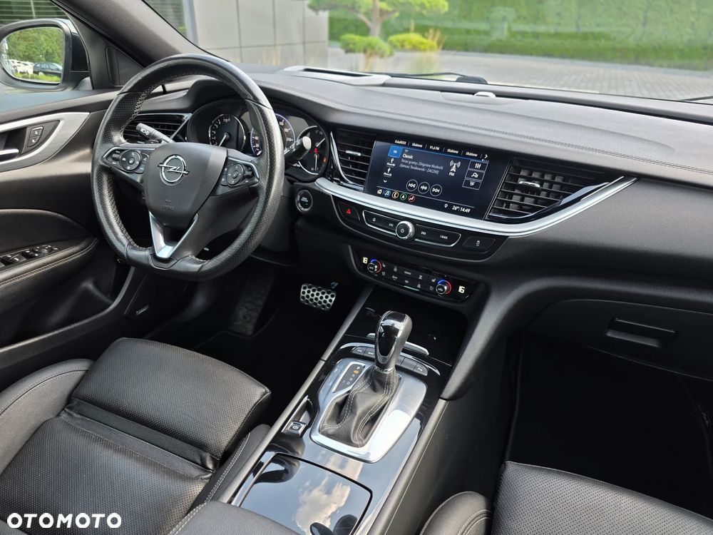 Opel Insignia 2.0 T 4x4 GSi + S&S - 36