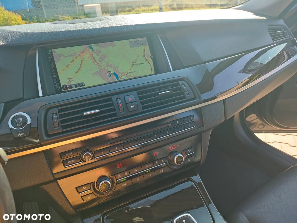 BMW Seria 5 528i Luxury Line - 32