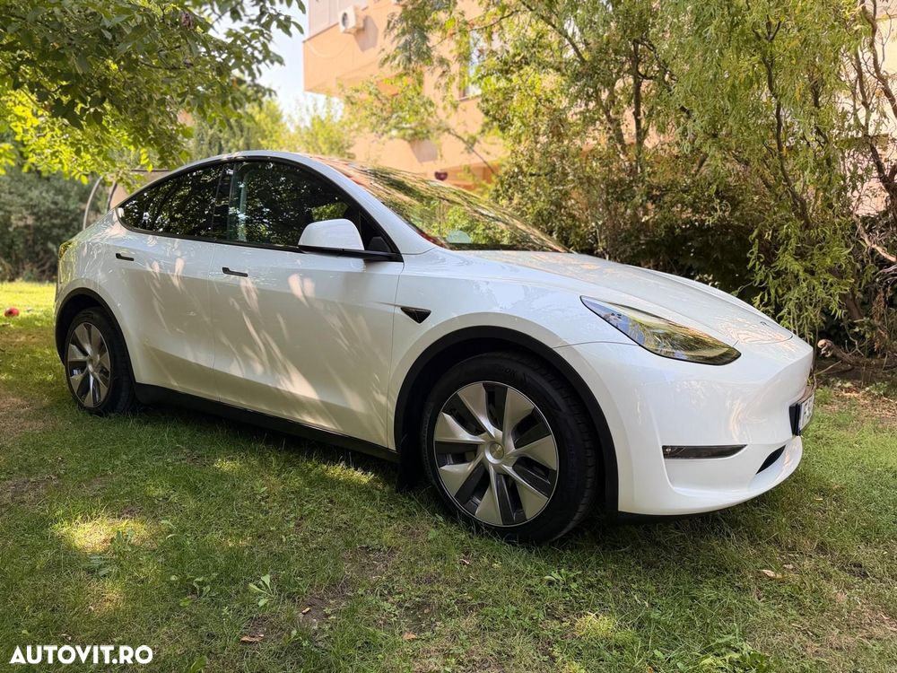 Tesla Model Y - 1