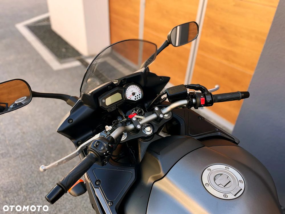 Yamaha FZ8 - 8