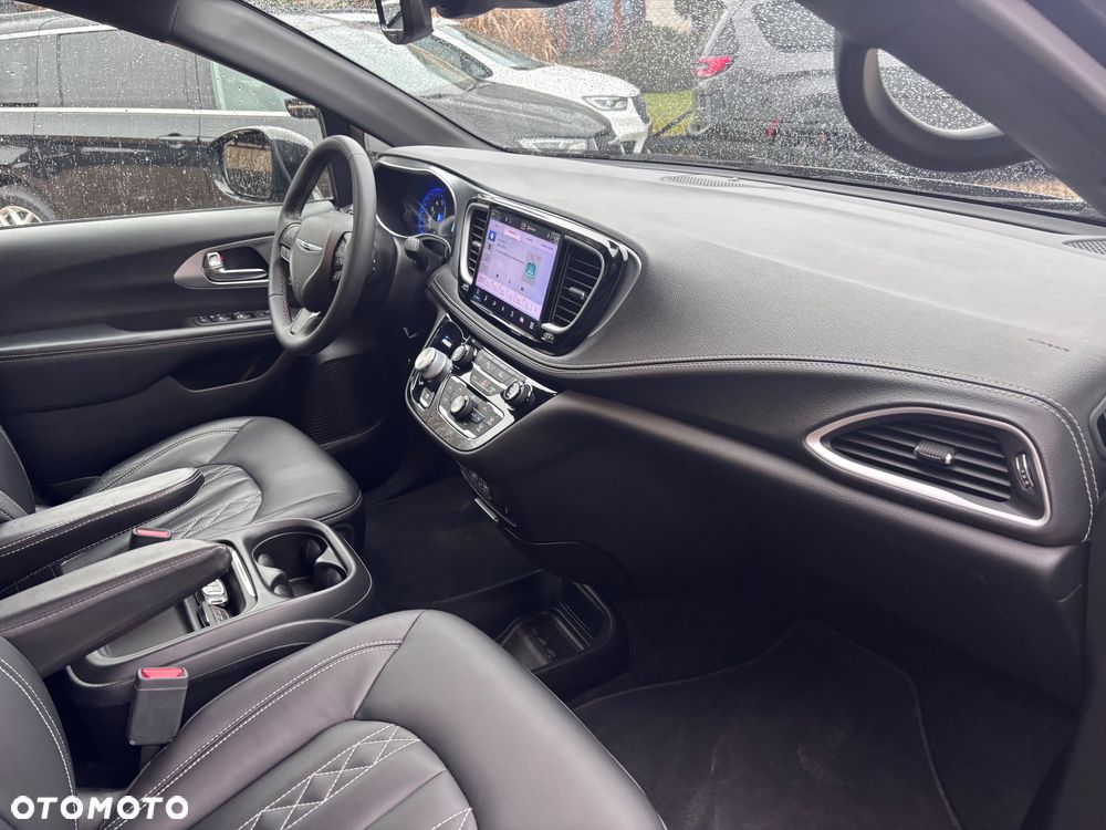 Chrysler Pacifica - 25