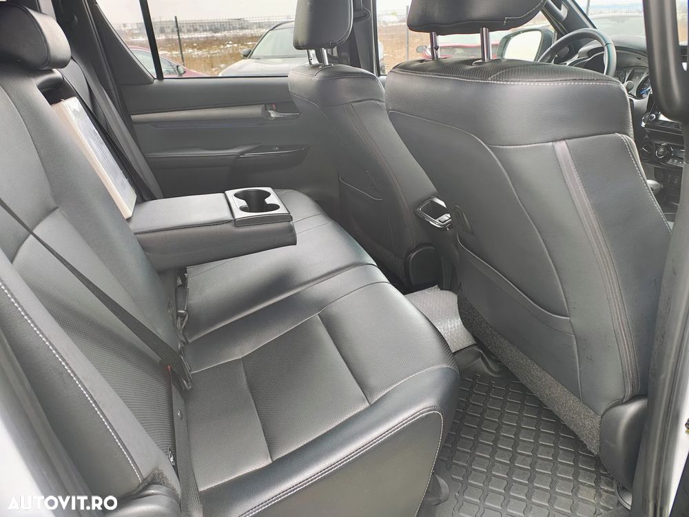 Toyota Hilux 2.8D 204CP 4x4 Double Cab AT Invincible - 10