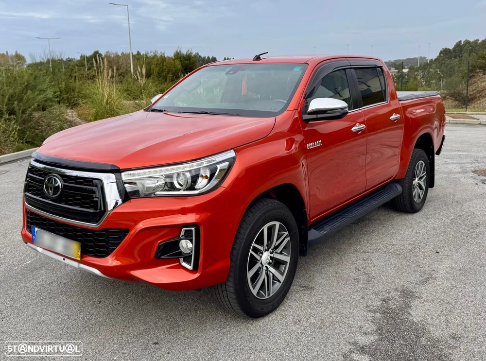Toyota Hilux 2.4 D-4D 4WD Premium Edition - 2
