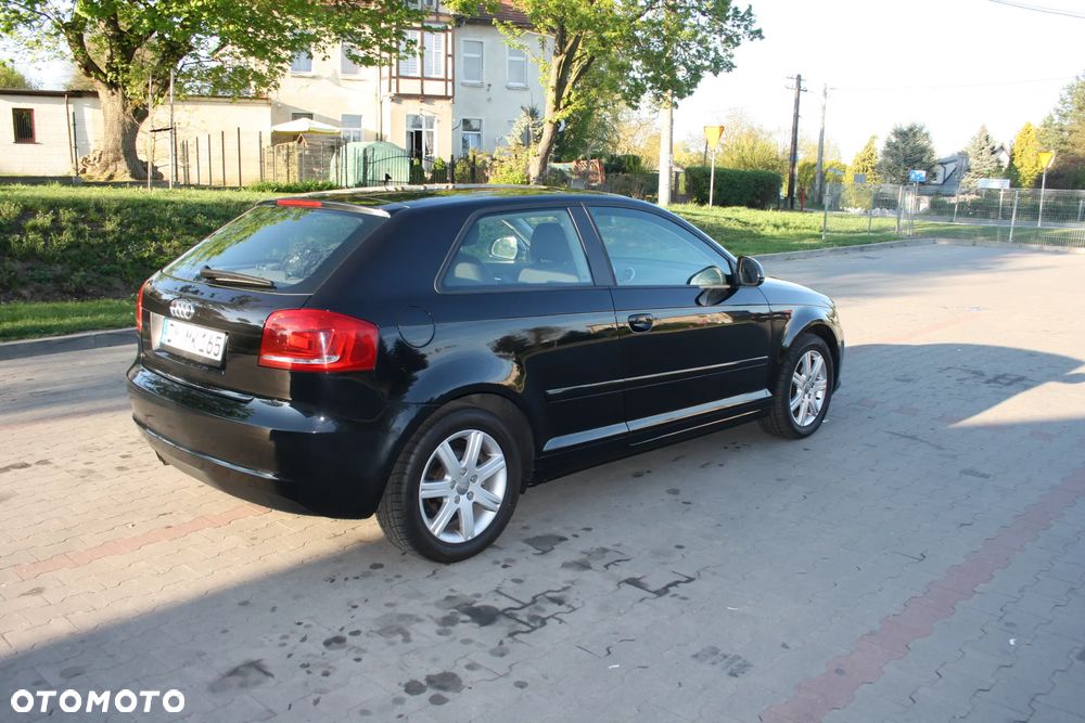 Audi A3 3-drzwiowe 1.8 TFSI S tronic Attraction - 2