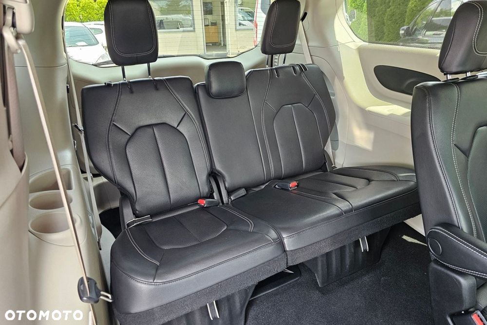 Chrysler Pacifica - 24