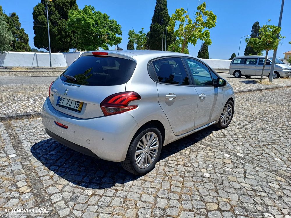 Peugeot 208 1.2 PureTech Signature - 2