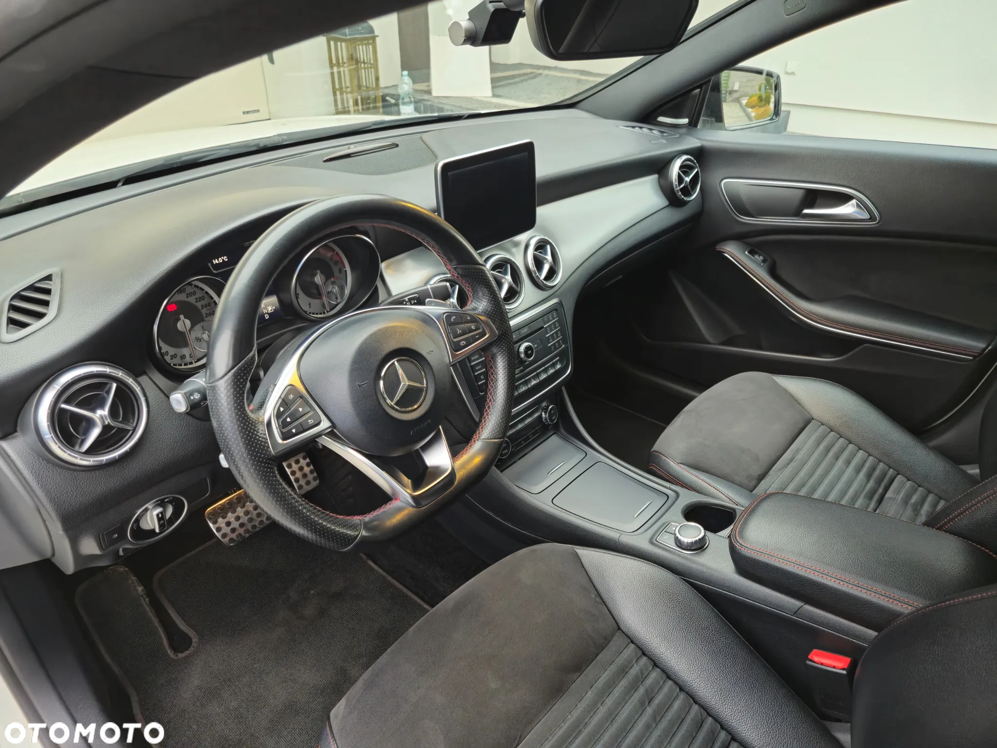 Mercedes-Benz CLA 200 7G-DCT AMG Line - 10