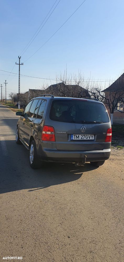 Volkswagen Touran 1.9 TDI Highline - 11