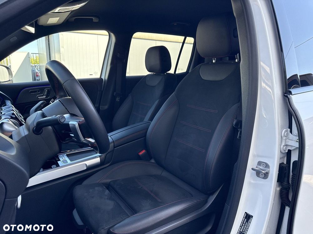Mercedes-Benz GLB - 16