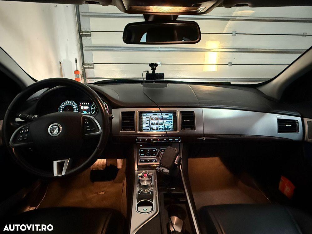 Jaguar XF 2.2D Premium Luxury - 3