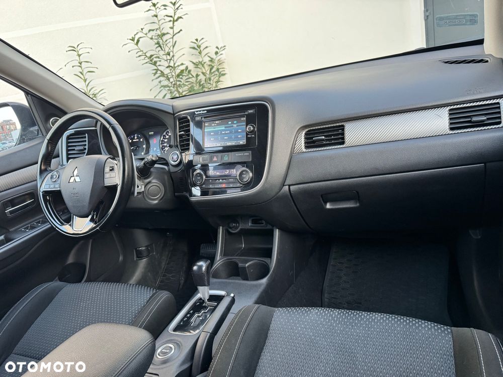 Mitsubishi Outlander 2.2 DI-D Intense + SDA 4WD - 22