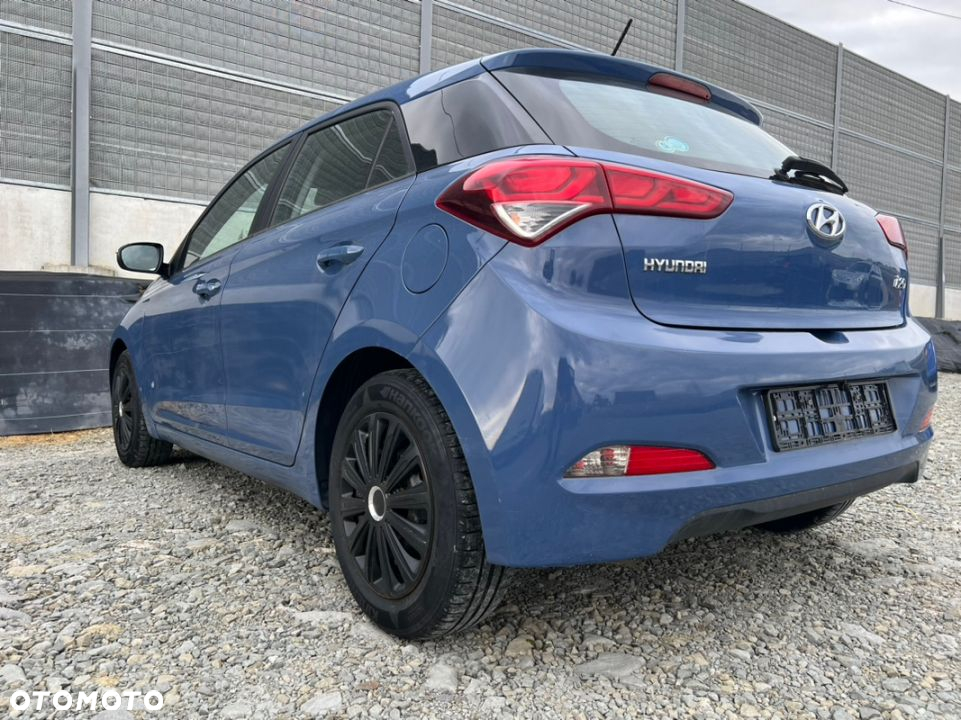 Hyundai i20 blue 1.2 - 9