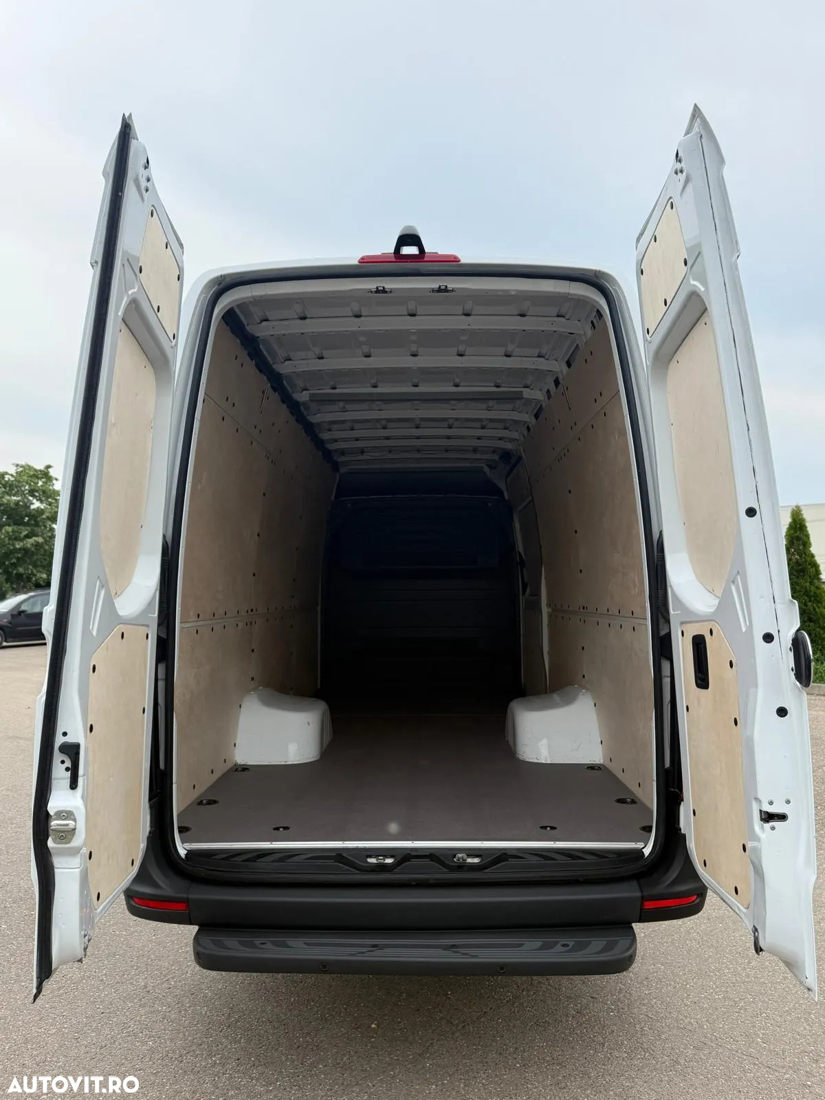 Mercedes-Benz Sprinter - 20