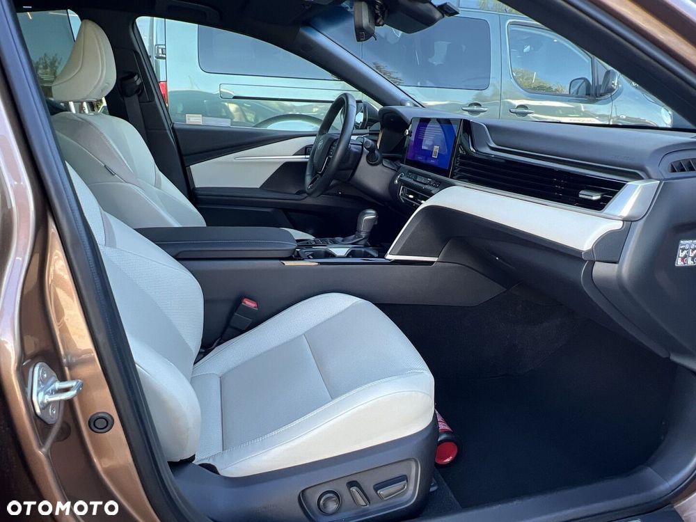 Toyota Camry - 16