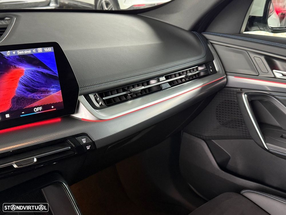 BMW iX1 eDrive20 Pack Desportivo M - 52