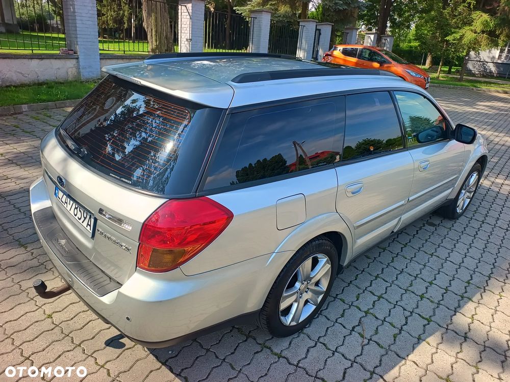 Subaru Outback 3.0 H6 - 10