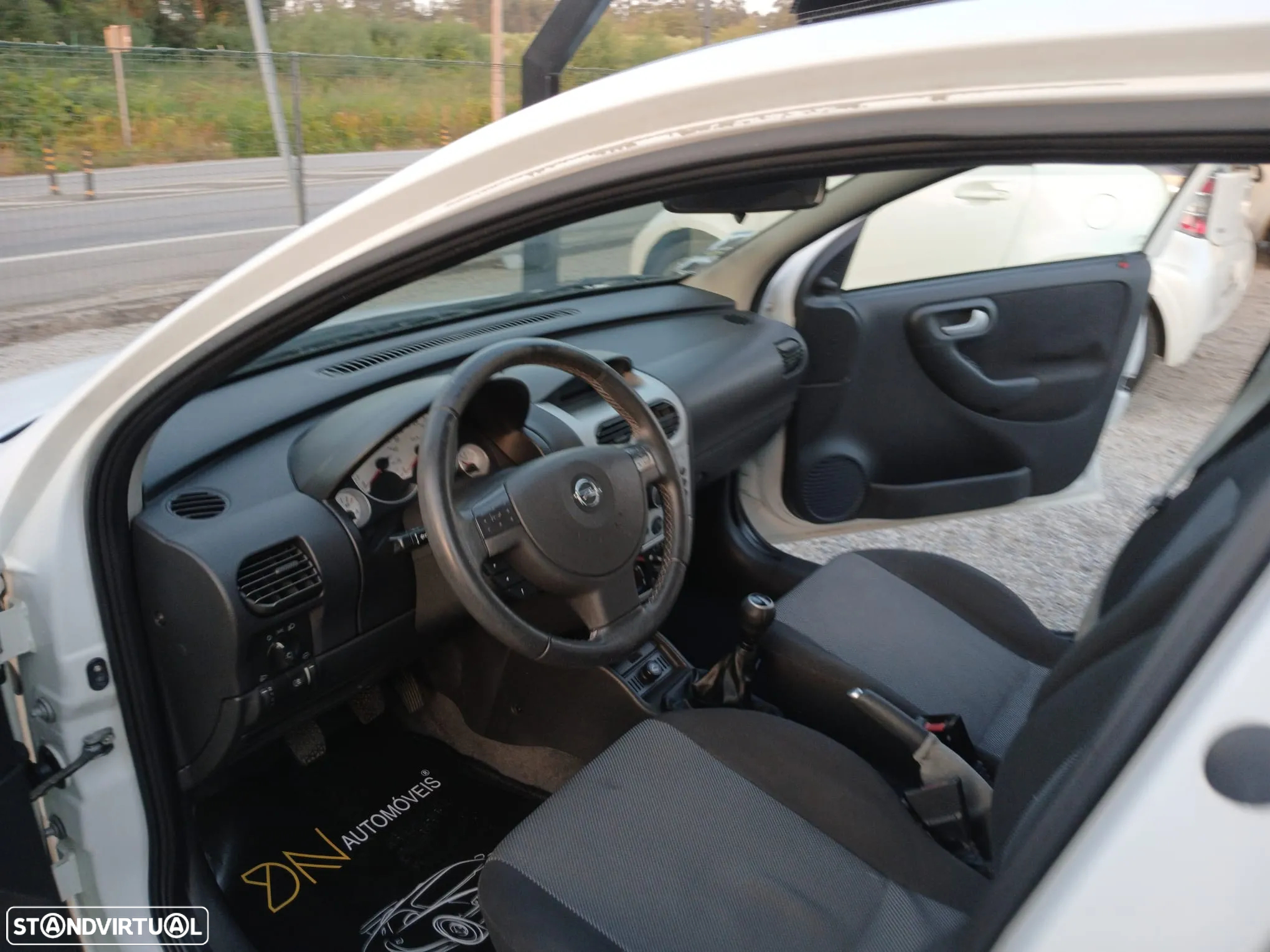 Opel Corsa 1.2 16V Cosmo - 9