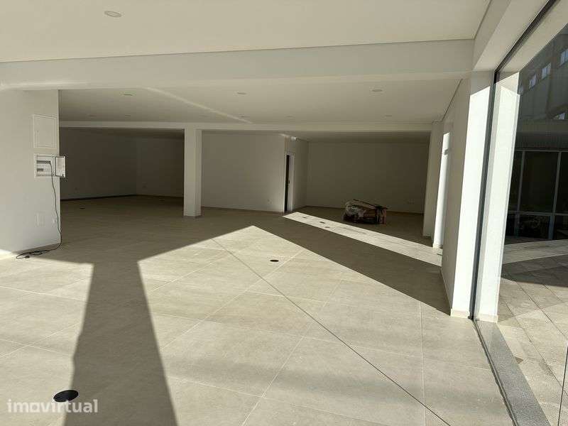 Arrendamento loja renovada Carvalhosa, Paços de Ferreira - Grande imagem: 2/8