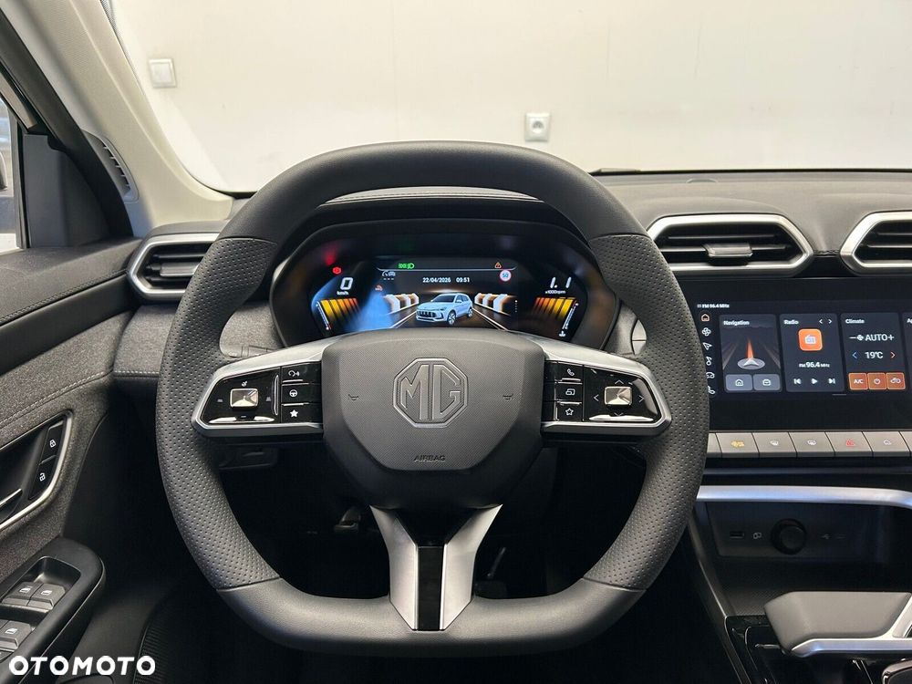 MG ZS Hybrid+ - 16
