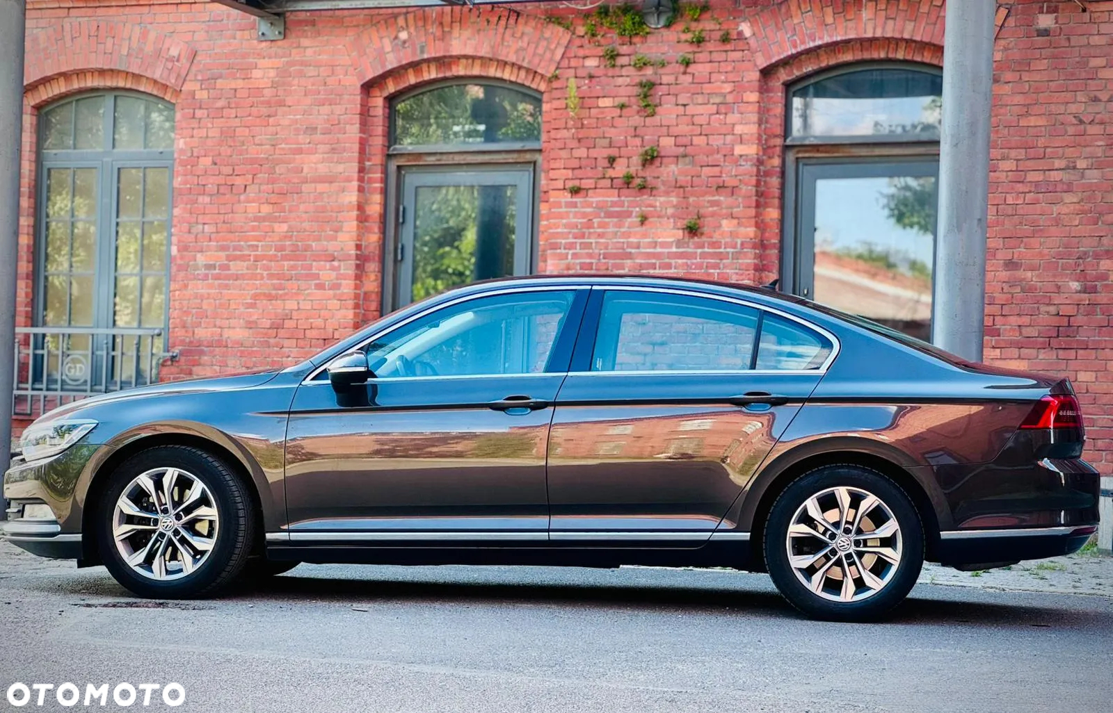 Volkswagen Passat - 4