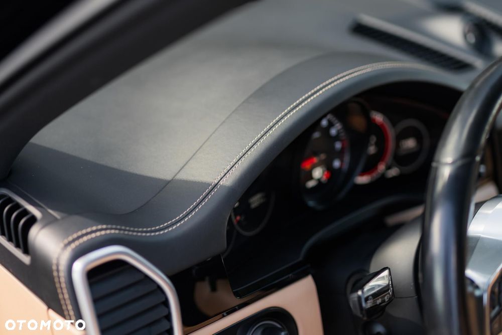 Porsche Cayenne S - 36