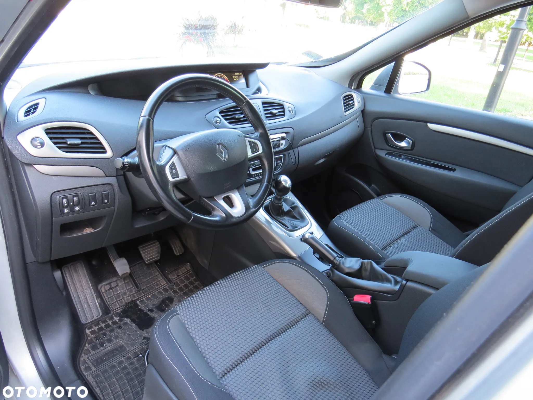 Renault Scenic dCi 110 Xmod Paris - 10
