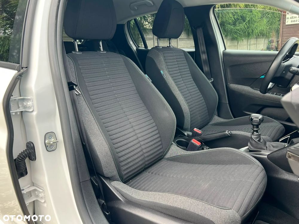 Peugeot 208 - 17