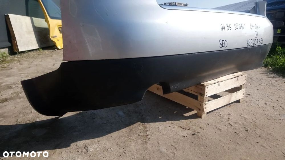 AUDI A4 B6 ZDERZAT TYŁ - 2