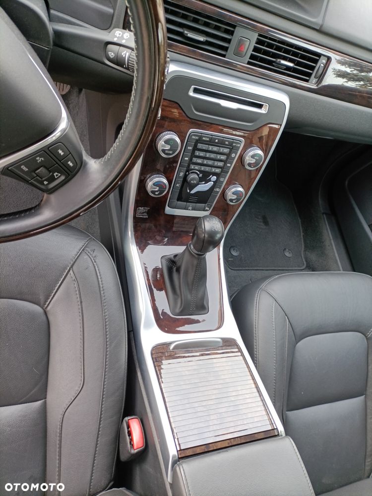 Volvo V70 D2 Black Edition - 11