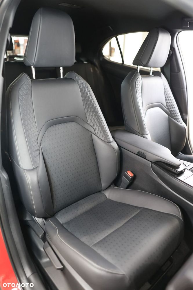 Lexus UX - 17
