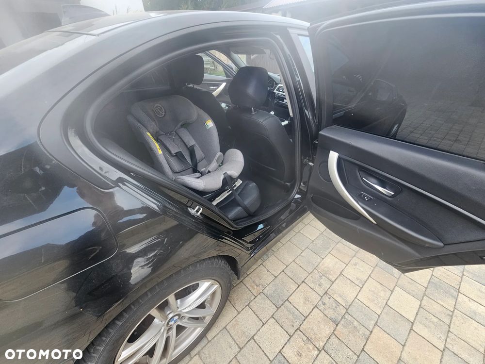 BMW 3 Series 2018 photo 5