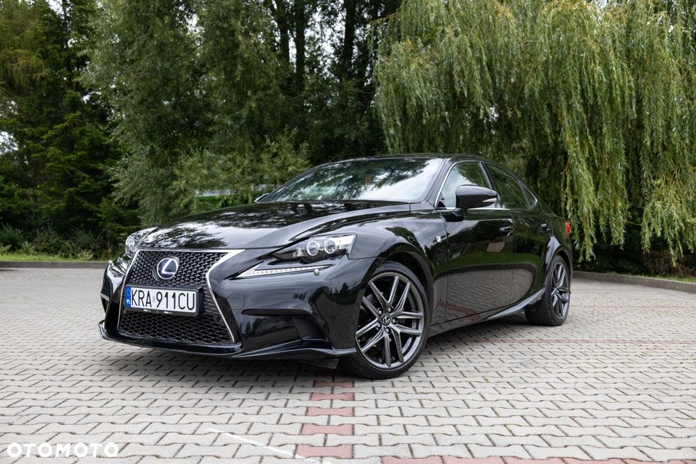 Lexus IS 300h F Sport - 1