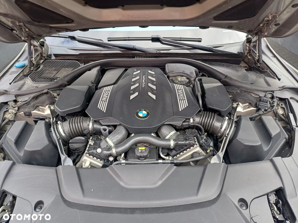 BMW Seria 7 750i xDrive - 18