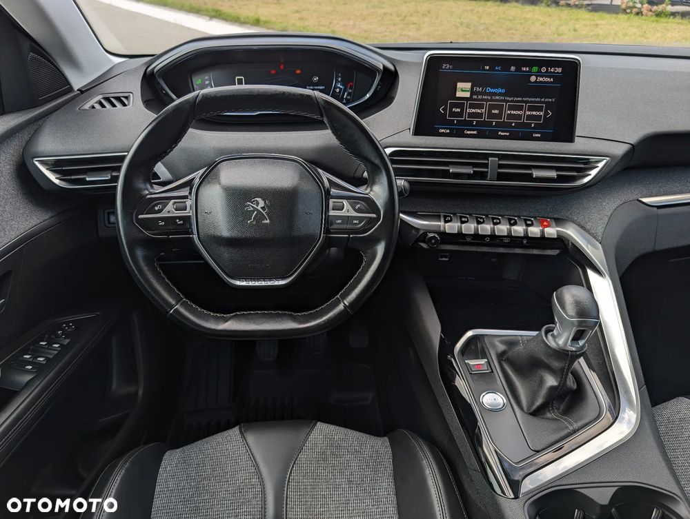 Peugeot 5008 2.0 BlueHDI Allure S&S - 26