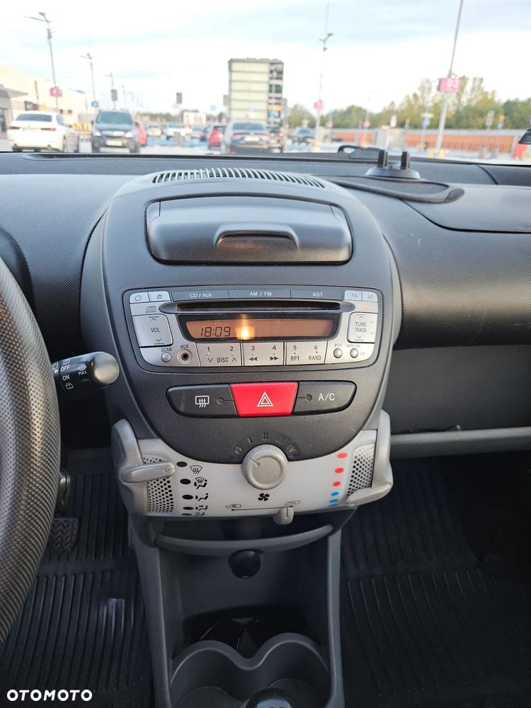Toyota Aygo Connect - 16