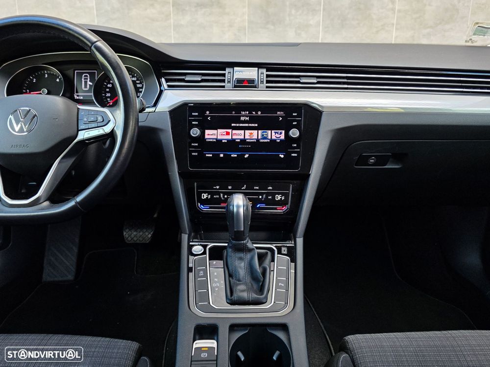 VW Passat Variant - 40