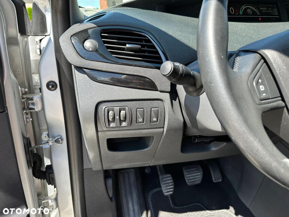 Renault Grand Scenic - 17