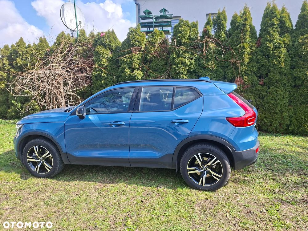 Volvo XC 40 B3 Plus Dark - 3