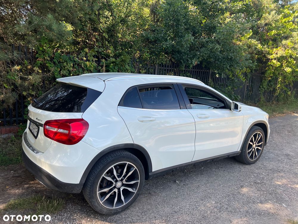 Mercedes-Benz GLA 250 4-Matic - 4