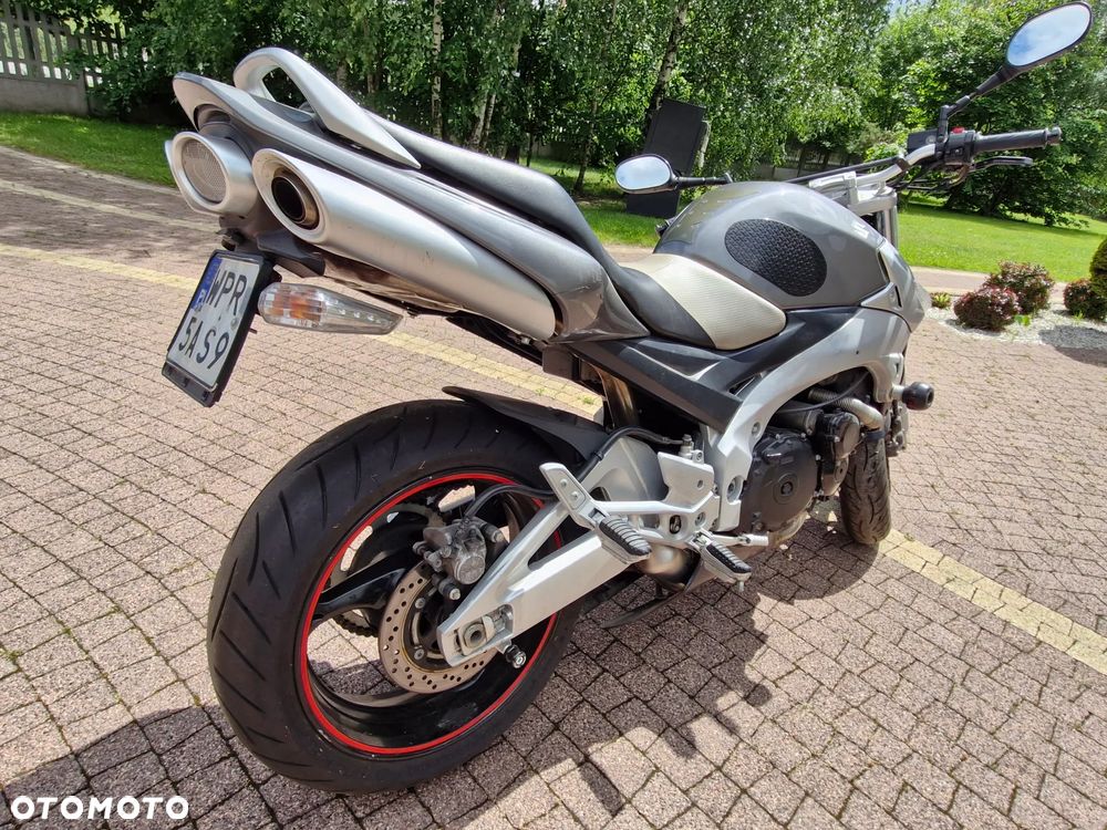 Suzuki GSR - 3
