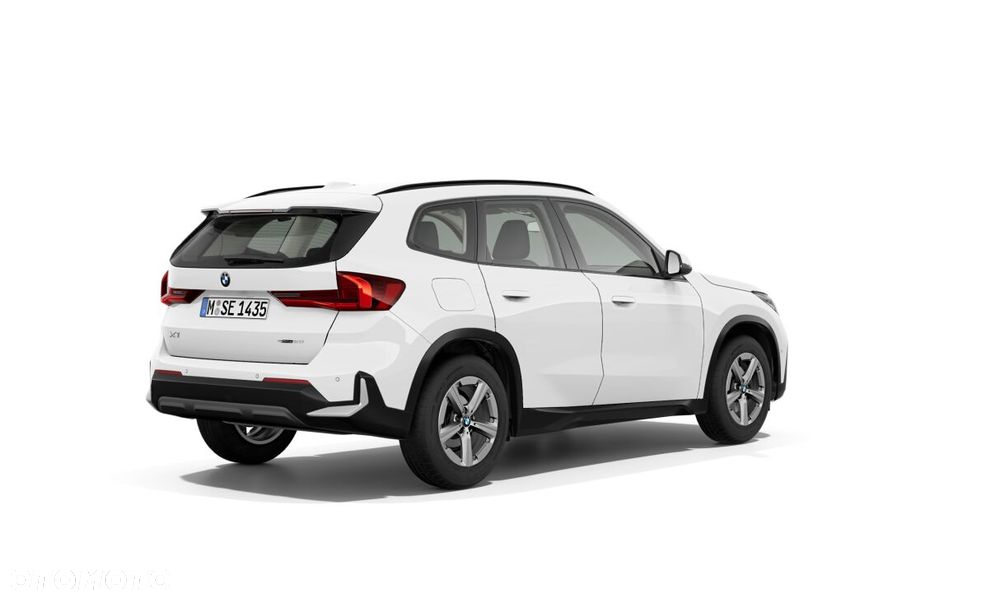 BMW X1 sDrive18i - 11