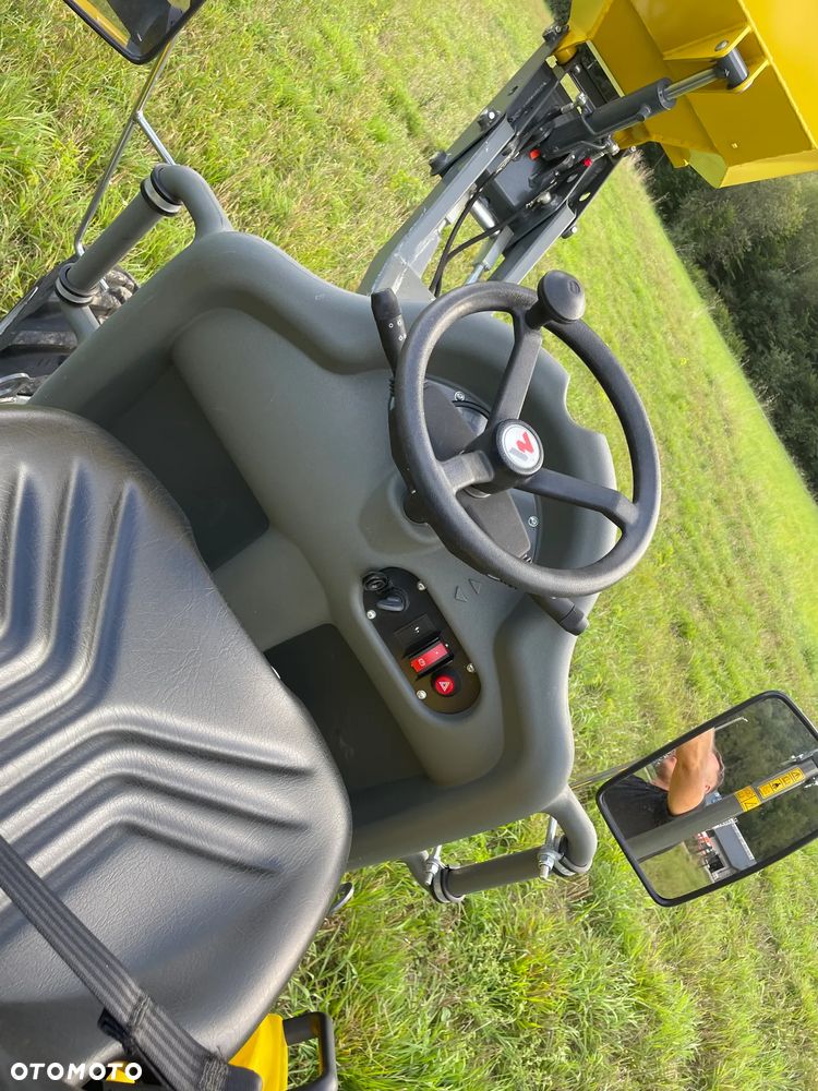 Wacker Neuson D01 1001 Nowe Wozidło Budowlane Rolnicze 4x4. Ładowność 1 tona. Wysokie podnoszenie+KIPER Wysoki! Maszyna sprowadzona z Norwegii. Jest to nowa maszyna przebieg 4.4 mtg.  Kupione w Norweskim salonie z Ekspozycji sklepowej! Stało tylko na pokaz! Silnik Yanmar 3cyl. Potężna moc a maszyna bardzo mała i zwinna. Szybka wolna jazda. Oświetlenie rozbudowane. Wielka Okazja! Jazda Rewers. Hydrostatic! Wielka Okazja - 33