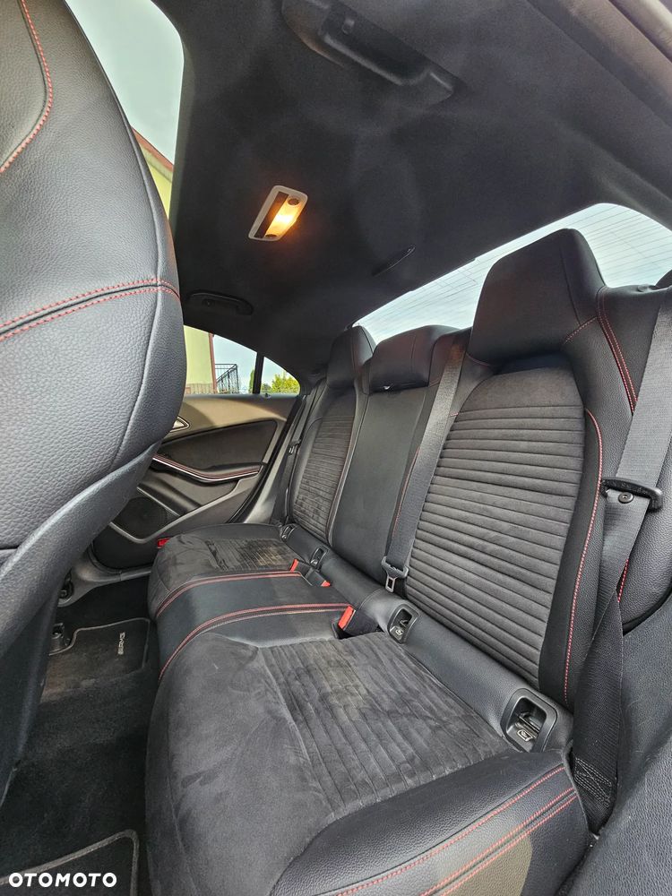 Mercedes-Benz CLA 220 4-Matic - 5